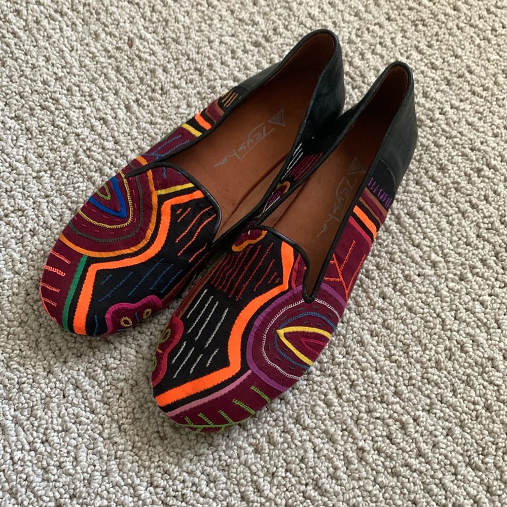 Embroidered colorful loafers